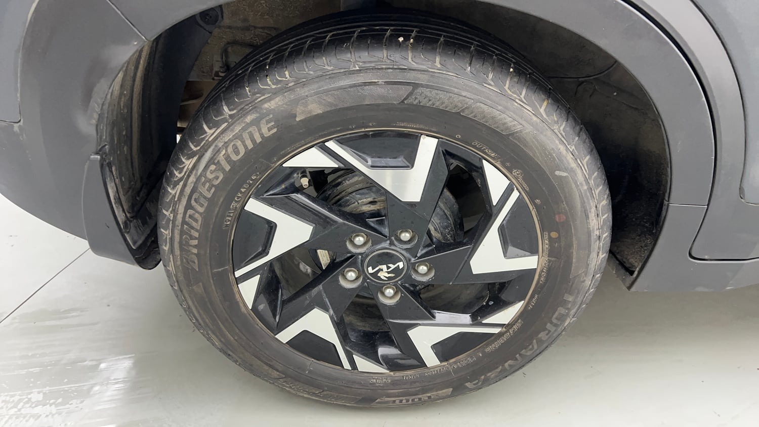 Used 2023 Kia Sonet X Line 1.0 DCT Petrol Automatic tyres RIGHT REAR TYRE RIM VIEW