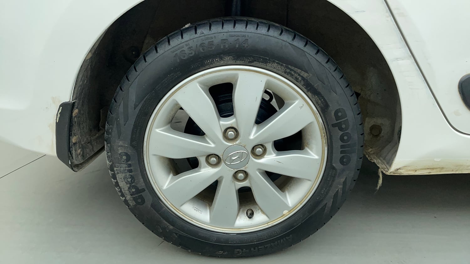 Used 2014 Hyundai Xcent S 1.2 (O) Petrol Manual tyres RIGHT REAR TYRE RIM VIEW