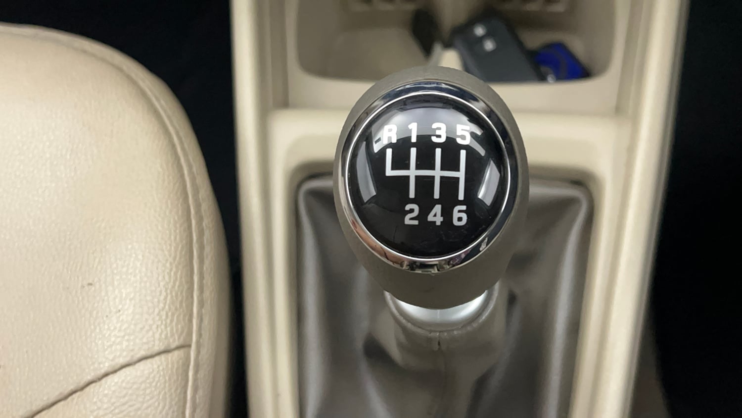 Used 2019 Maruti Suzuki Ertiga ZDi Plus 1.5 Diesel Diesel Manual interior GEAR  KNOB VIEW