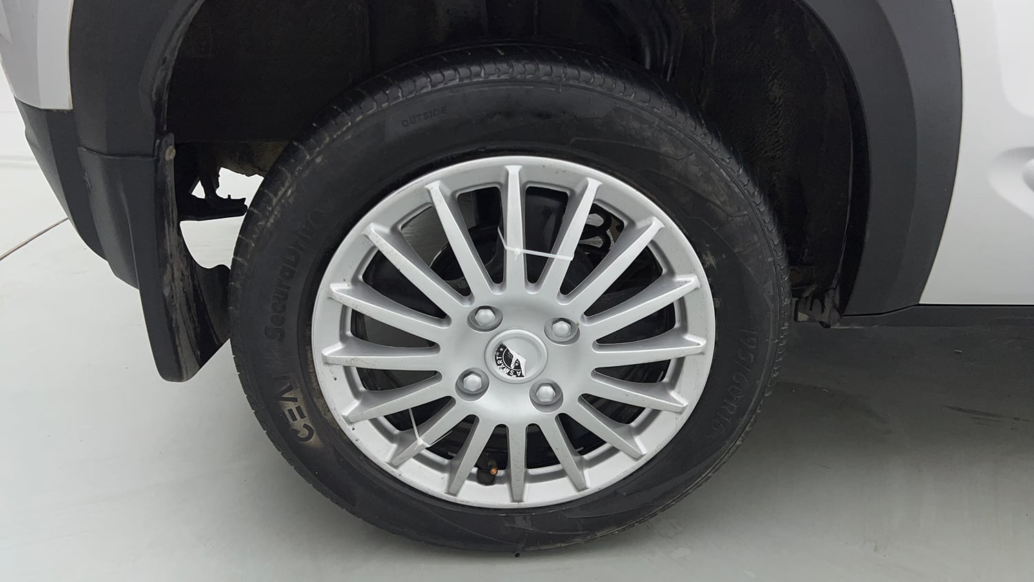 Used 2021 Renault Kiger RXT AMT Petrol Automatic tyres RIGHT REAR TYRE RIM VIEW