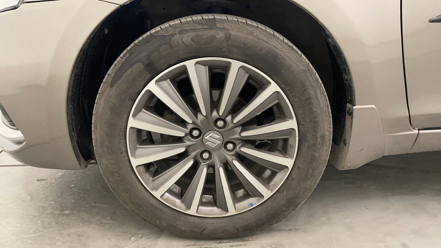 Used 2019 Maruti Suzuki Ciaz Alpha Hybrid 1.5 Petrol Manual tyres LEFT FRONT TYRE RIM VIEW