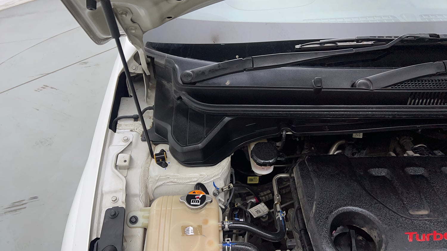 Used 2023 Hyundai i20 N Line N8 1.0 Turbo iMT Petrol Manual engine ENGINE RIGHT SIDE HINGE & APRON VIEW