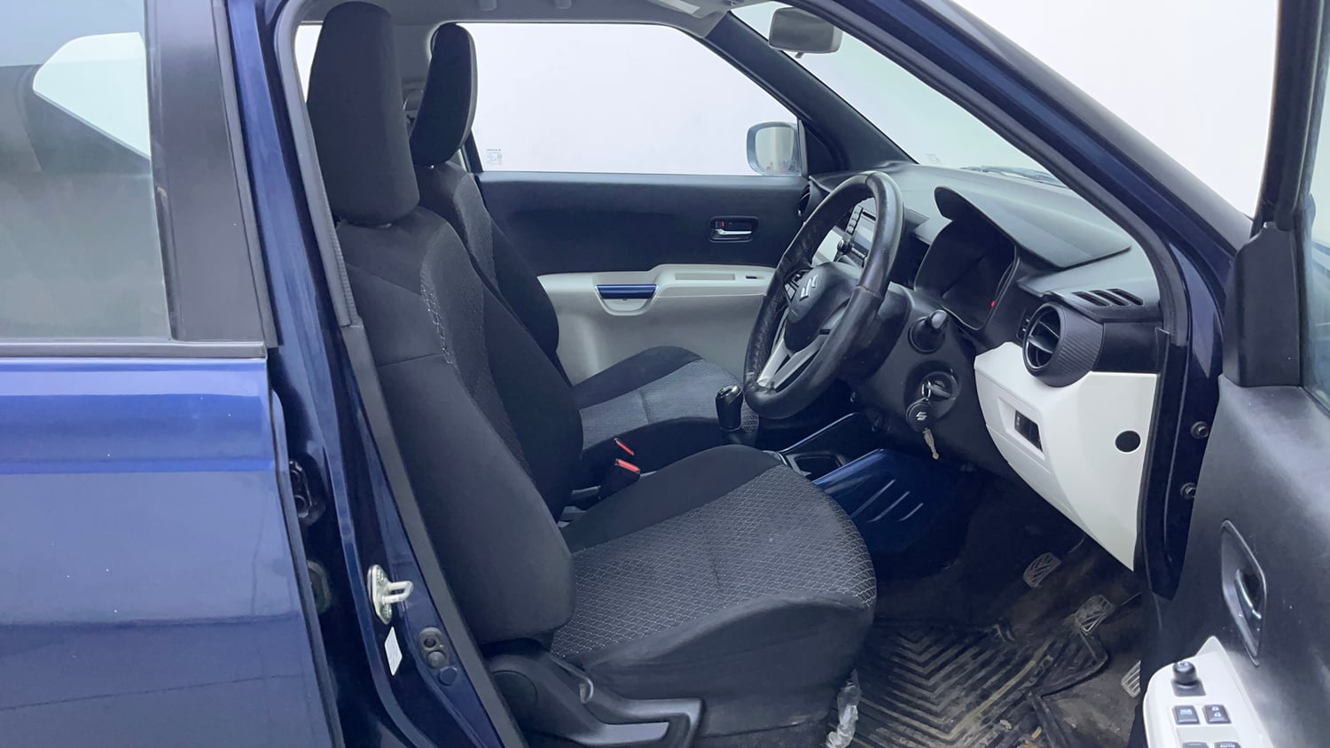 Used 2024 Maruti Suzuki Ignis Delta 1.2 MT Petrol Manual interior RIGHT SIDE FRONT DOOR CABIN VIEW