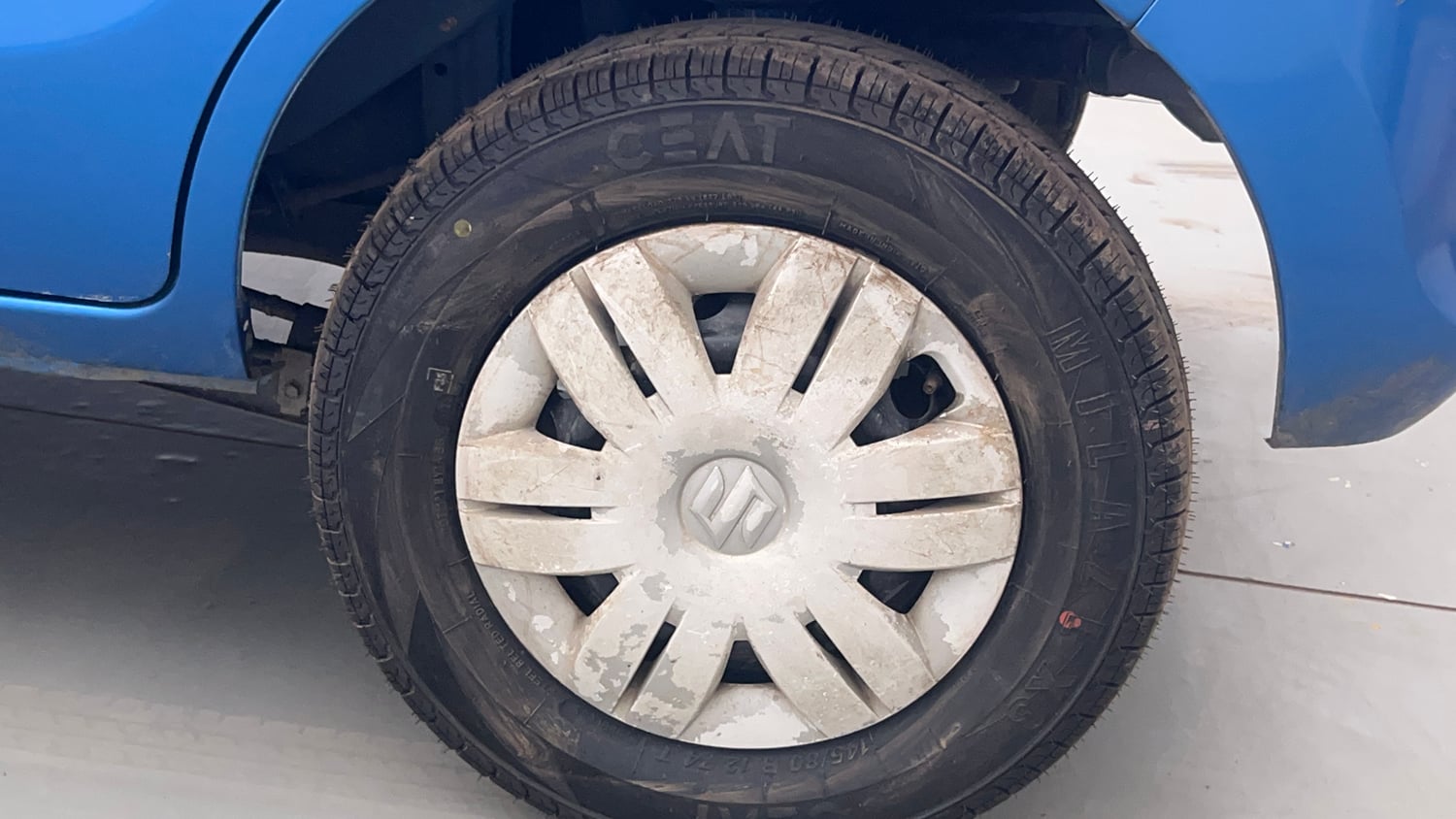 Used 2017 Maruti Suzuki Alto 800 LXi Petrol Manual tyres LEFT REAR TYRE RIM VIEW