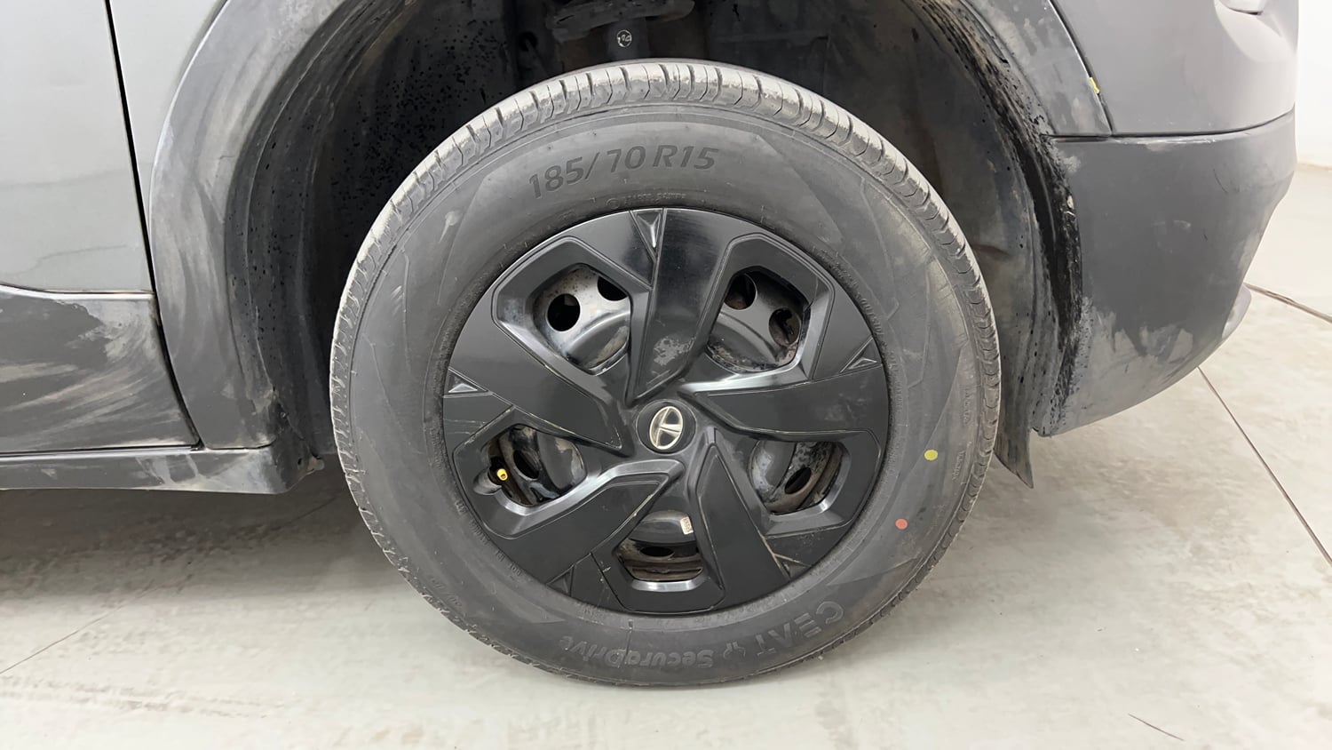 Used 2022 Tata Punch Adventure Rhythm Pack AMT Petrol Automatic tyres RIGHT FRONT TYRE RIM VIEW