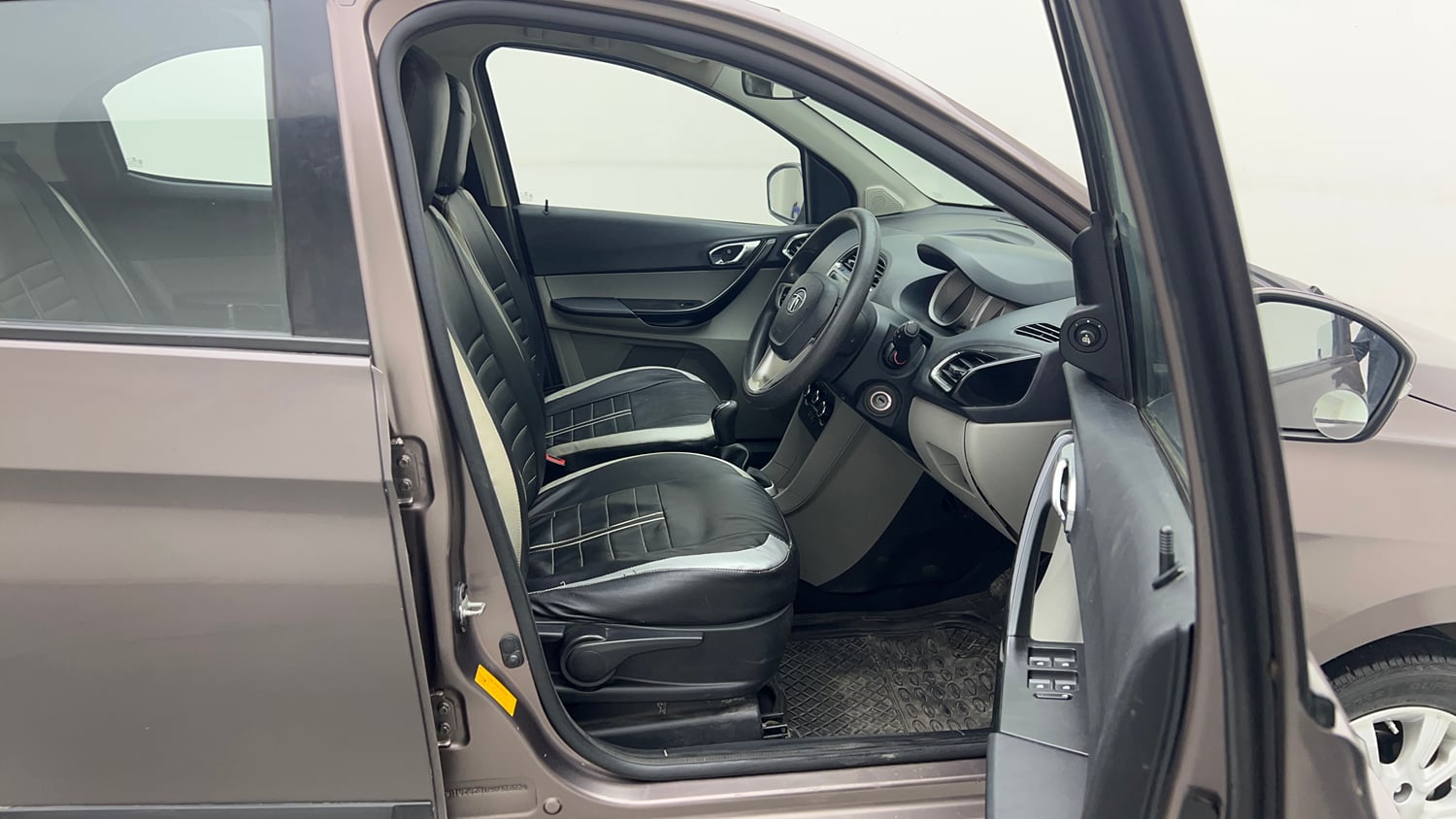 Used 2017 Tata Tiago Revotron XZ Petrol Manual interior RIGHT SIDE FRONT DOOR CABIN VIEW