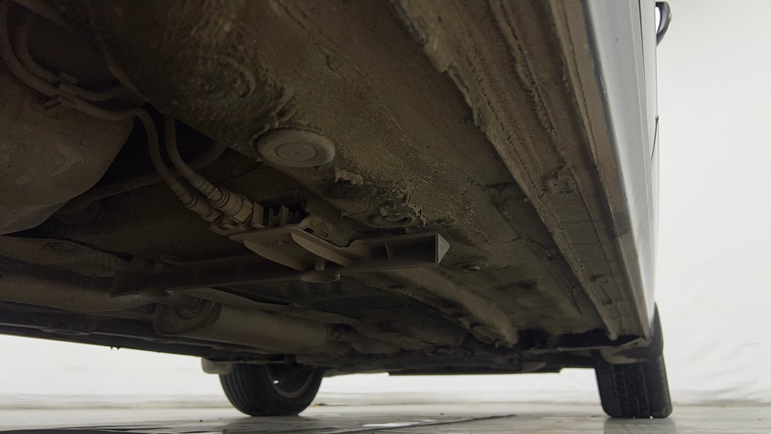 Used 2024 Volkswagen Virtus Highline 1.0 TSI AT Petrol Automatic extra REAR RIGHT UNDERBODY VIEW