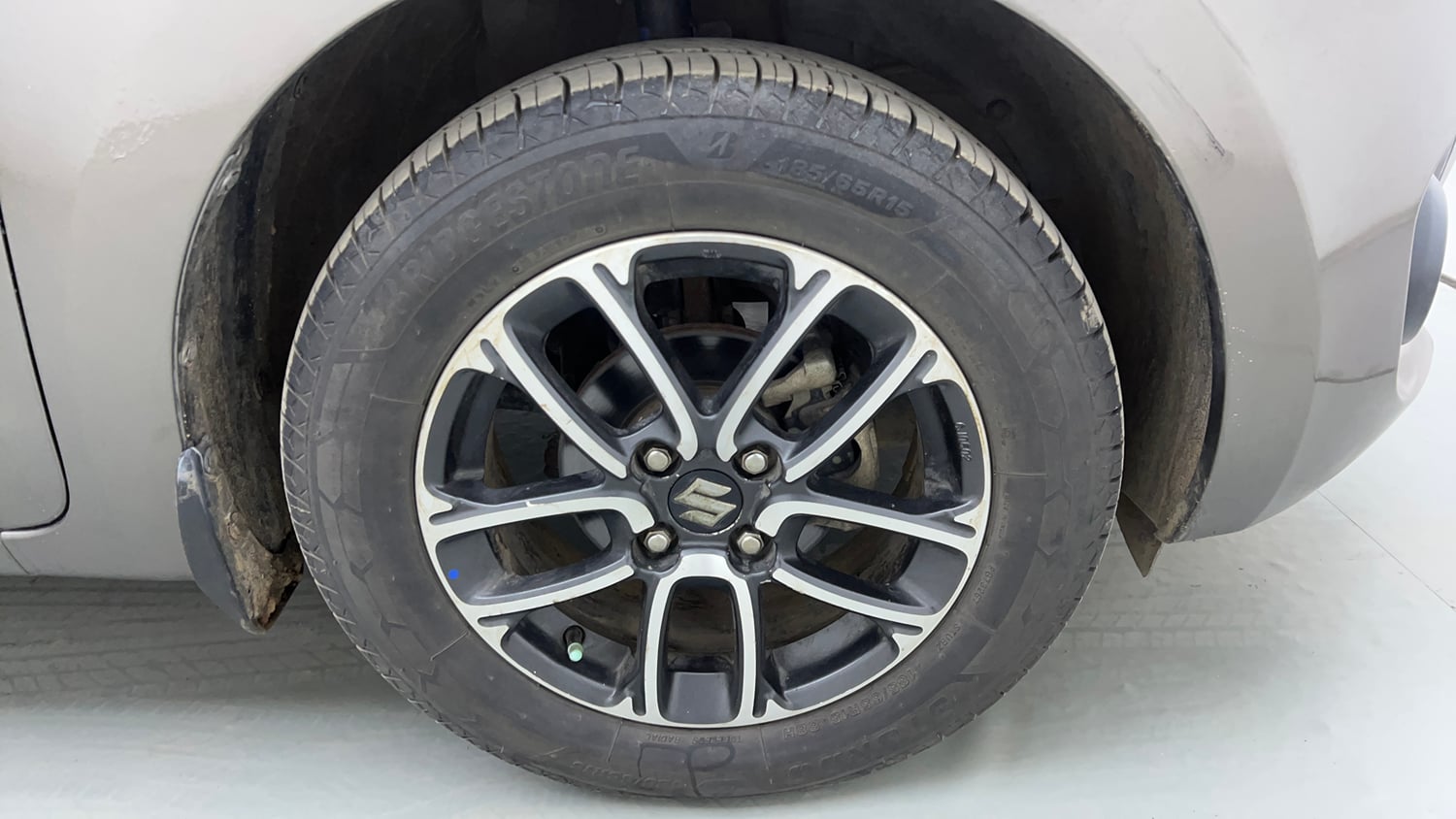 Used 2021 Maruti Suzuki Swift ZXi Plus Petrol Manual tyres RIGHT FRONT TYRE RIM VIEW
