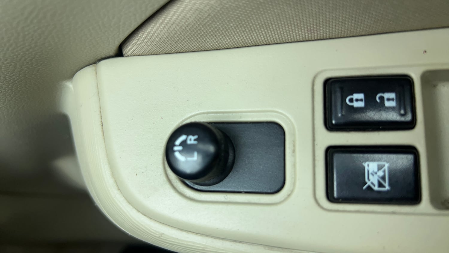 Used 2019 Maruti Suzuki Dzire VXi AMT Petrol Automatic top_features Adjustable ORVM