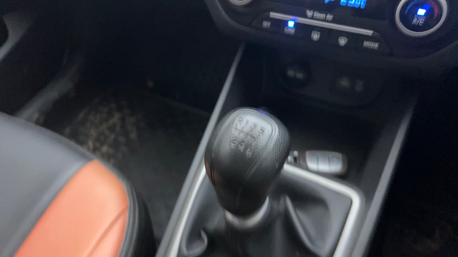 Used 2017 Hyundai Creta 1.6 SX Plus Petrol Special Edition Petrol Manual interior GEAR  KNOB VIEW