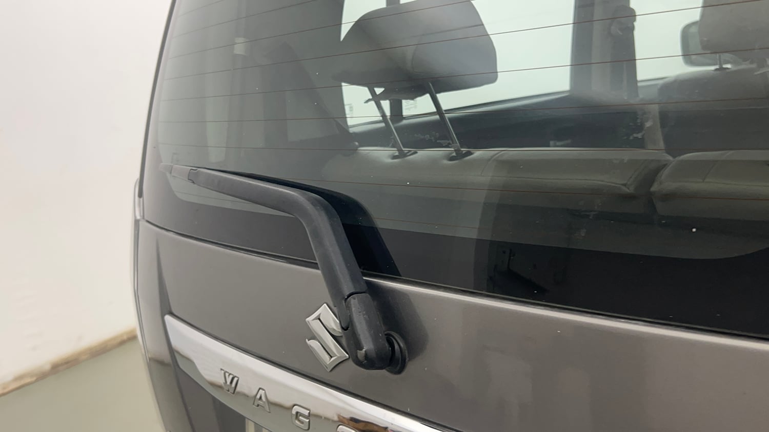Used 2017 Maruti Suzuki Wagon R VXI+ Petrol Manual top_features Rear wiper