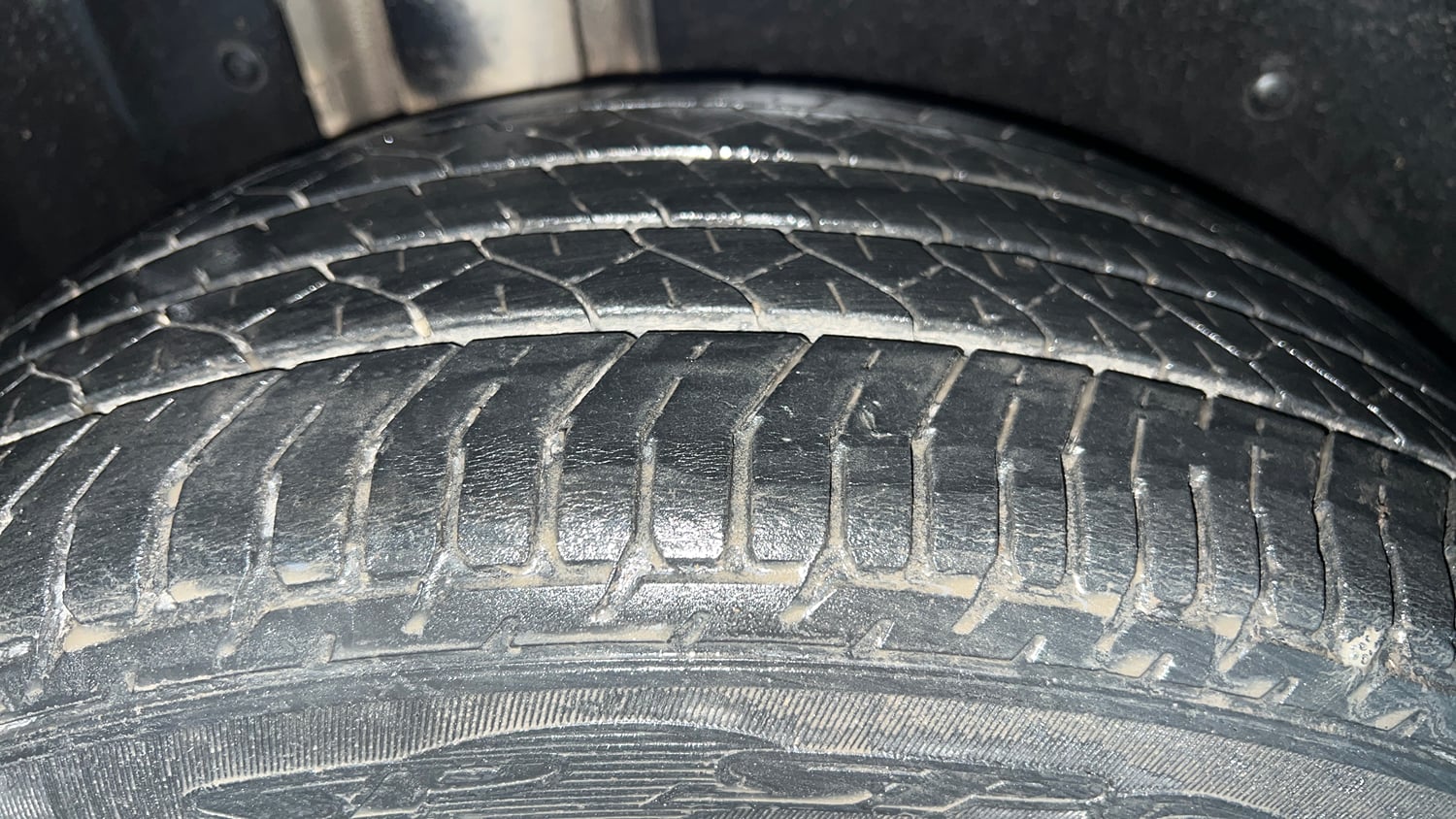 Used 2021 MG Motors Hector Plus Sharp 1.5 Petrol Turbo CVT 6-STR Petrol Automatic tyres RIGHT REAR TYRE TREAD VIEW