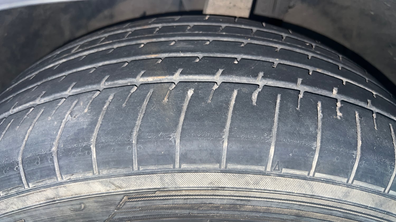 Used 2022 Volvo XC60 B5 Ultimate Petrol Automatic tyres LEFT FRONT TYRE TREAD VIEW