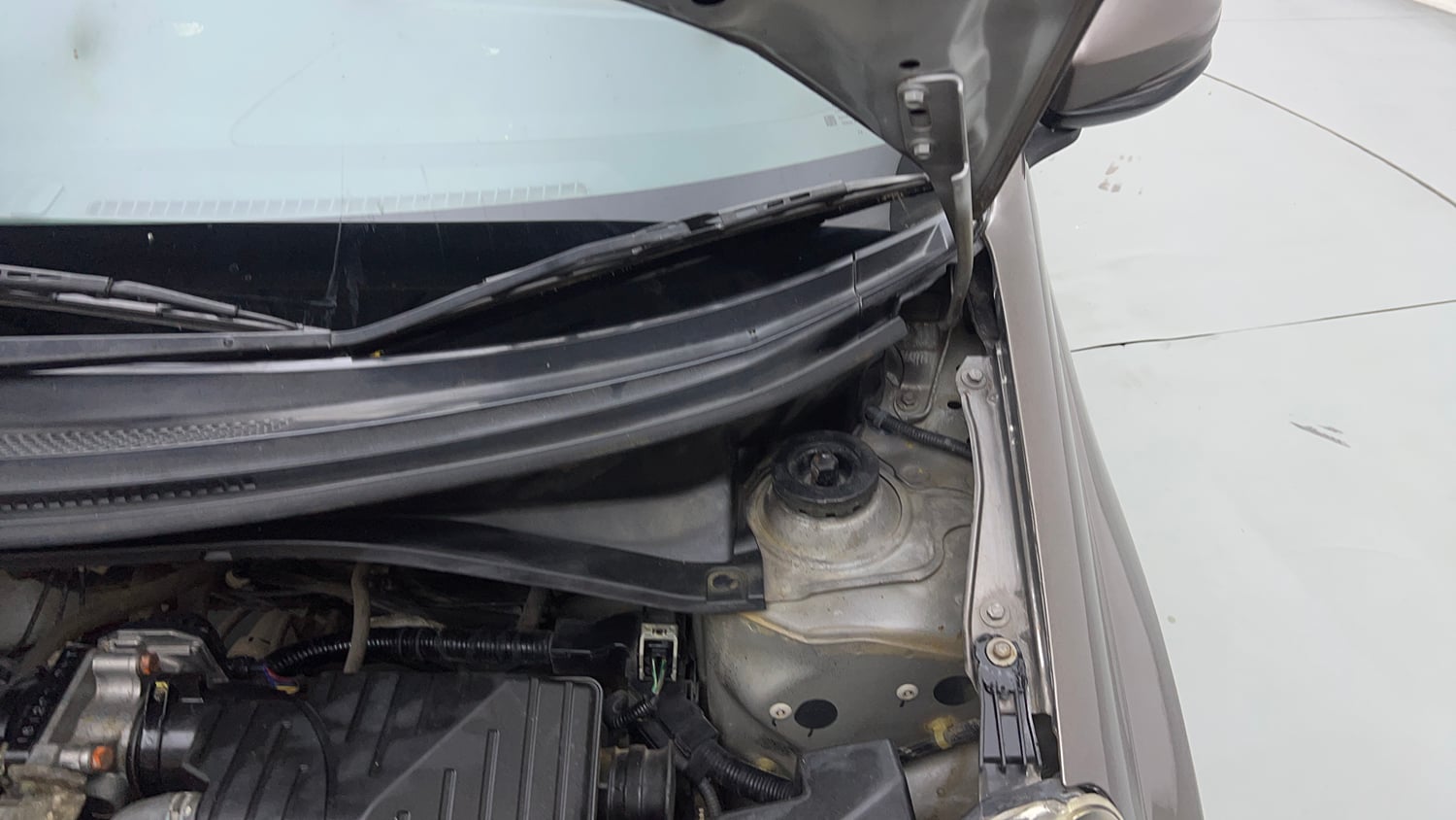 Used 2017 Honda Amaze 1.2 S i-VTEC Petrol Manual engine ENGINE LEFT SIDE HINGE & APRON VIEW