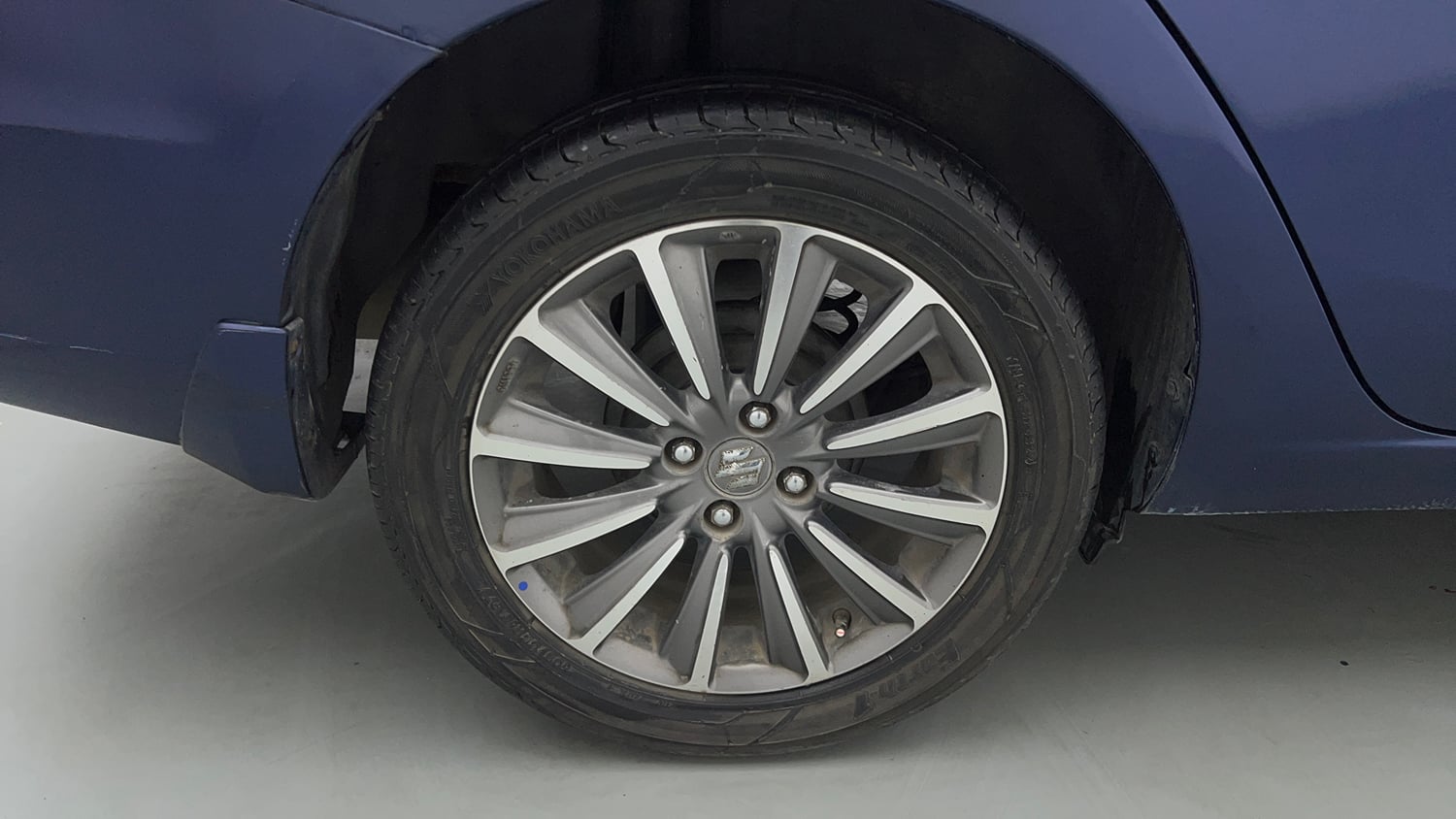Used 2019 Maruti Suzuki Ciaz Alpha Hybrid 1.5 AT Petrol Automatic tyres RIGHT REAR TYRE RIM VIEW