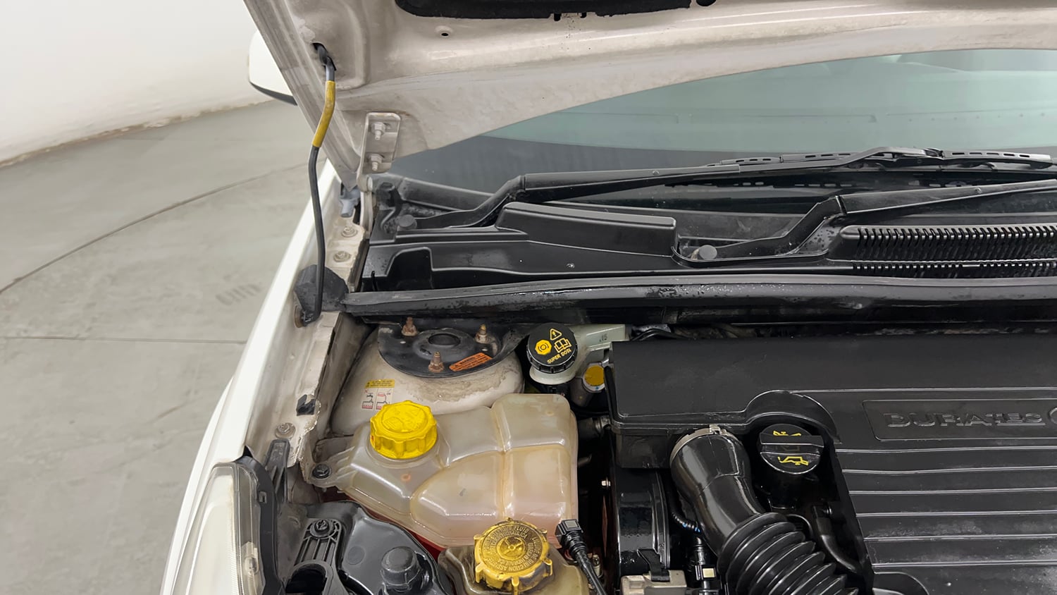 Used 2015 Ford Figo Duratec Petrol Titanium 1.2 Petrol Manual engine ENGINE RIGHT SIDE HINGE & APRON VIEW