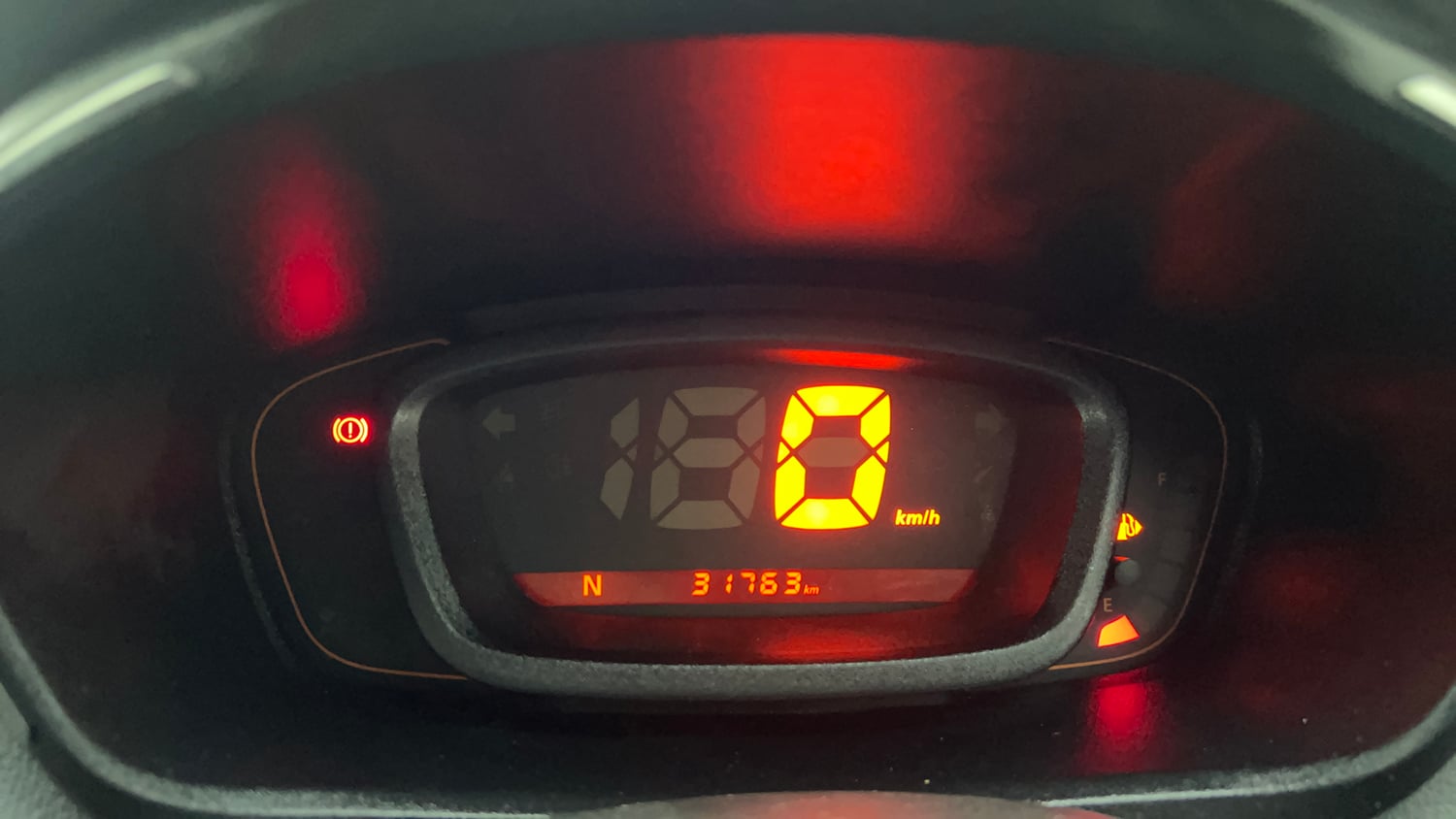 Used 2018 Renault Kwid 1.0 RXT AMT Opt Petrol Automatic interior CLUSTERMETER VIEW