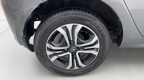 Used 2023 Tata Tiago XTA Petrol Automatic tyres RIGHT REAR TYRE RIM VIEW