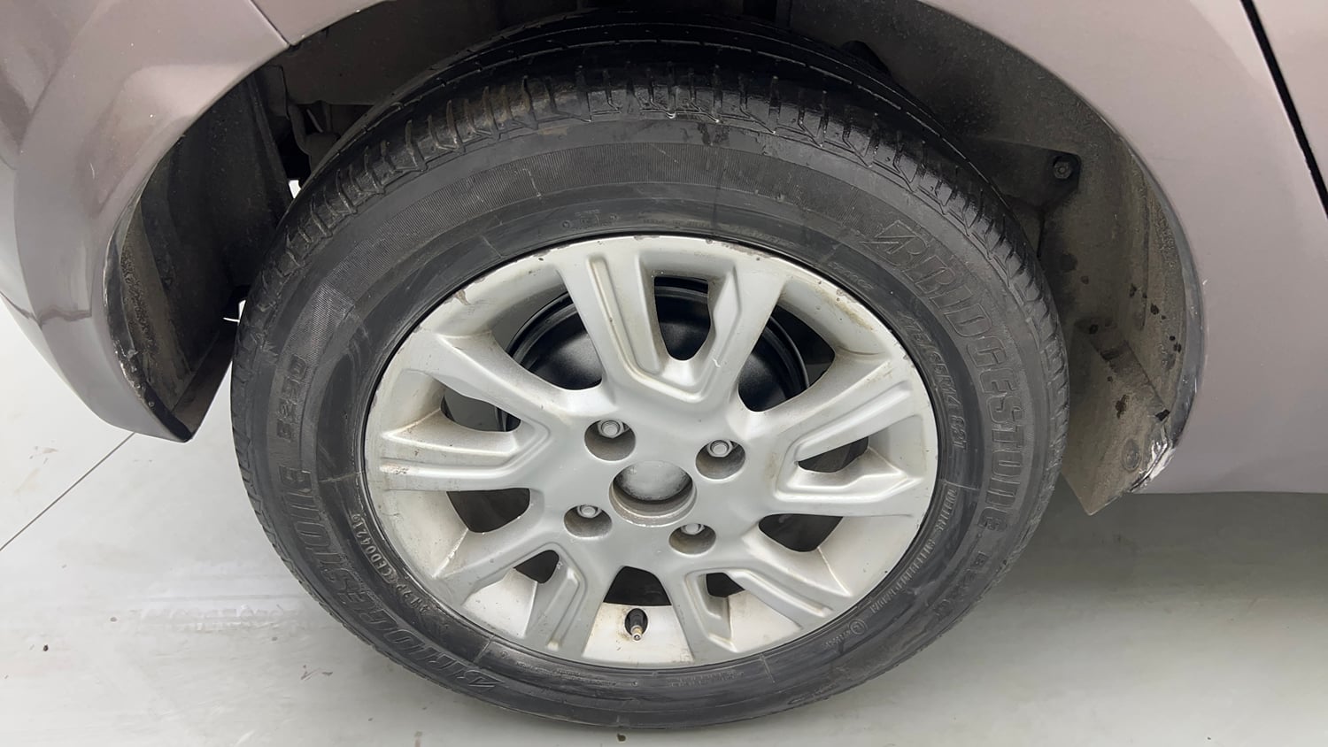 Used 2017 Tata Tiago Revotron XZ Petrol Manual tyres RIGHT REAR TYRE RIM VIEW