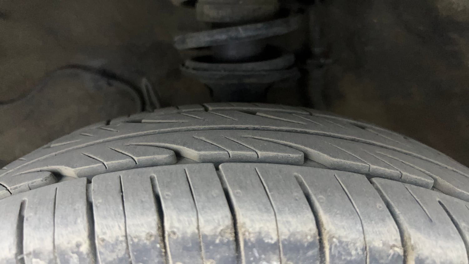 Used 2022 Maruti Suzuki Alto 800 LXi (O) Petrol Manual tyres LEFT FRONT TYRE TREAD VIEW