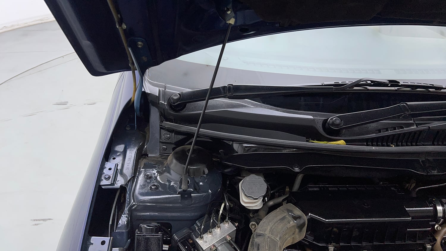 Used 2019 Maruti Suzuki Ciaz Alpha Hybrid 1.5 AT Petrol Automatic engine ENGINE RIGHT SIDE HINGE & APRON VIEW