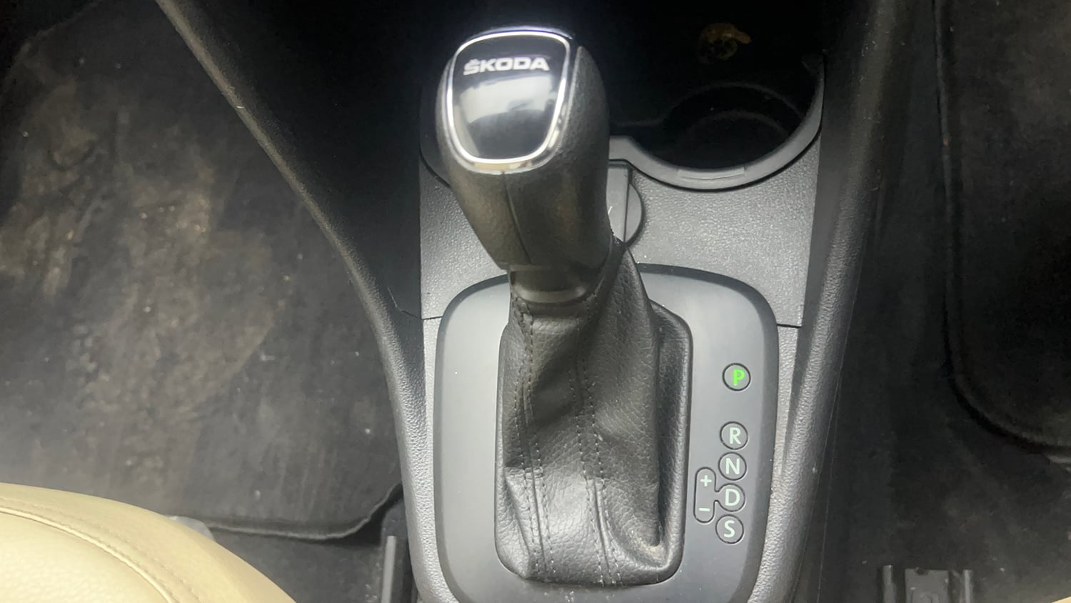 Used 2021 Skoda Rapid New Active 1.0 TSI AT Petrol Automatic interior GEAR  KNOB VIEW