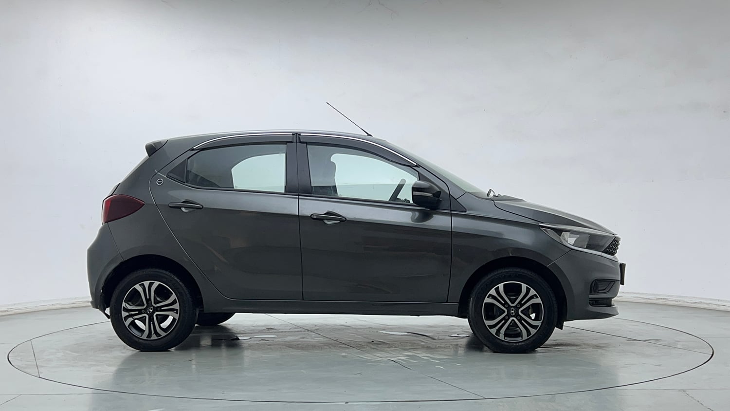 Used 2023 Tata Tiago XTA Petrol Automatic exterior RIGHT SIDE VIEW