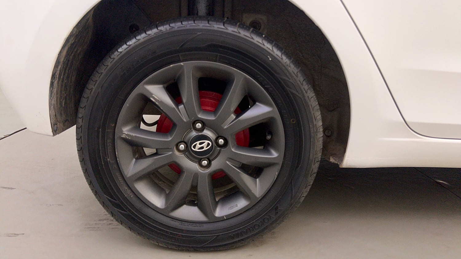 Used 2018 Hyundai Elite i20 Asta 1.2 Petrol Manual tyres RIGHT REAR TYRE RIM VIEW