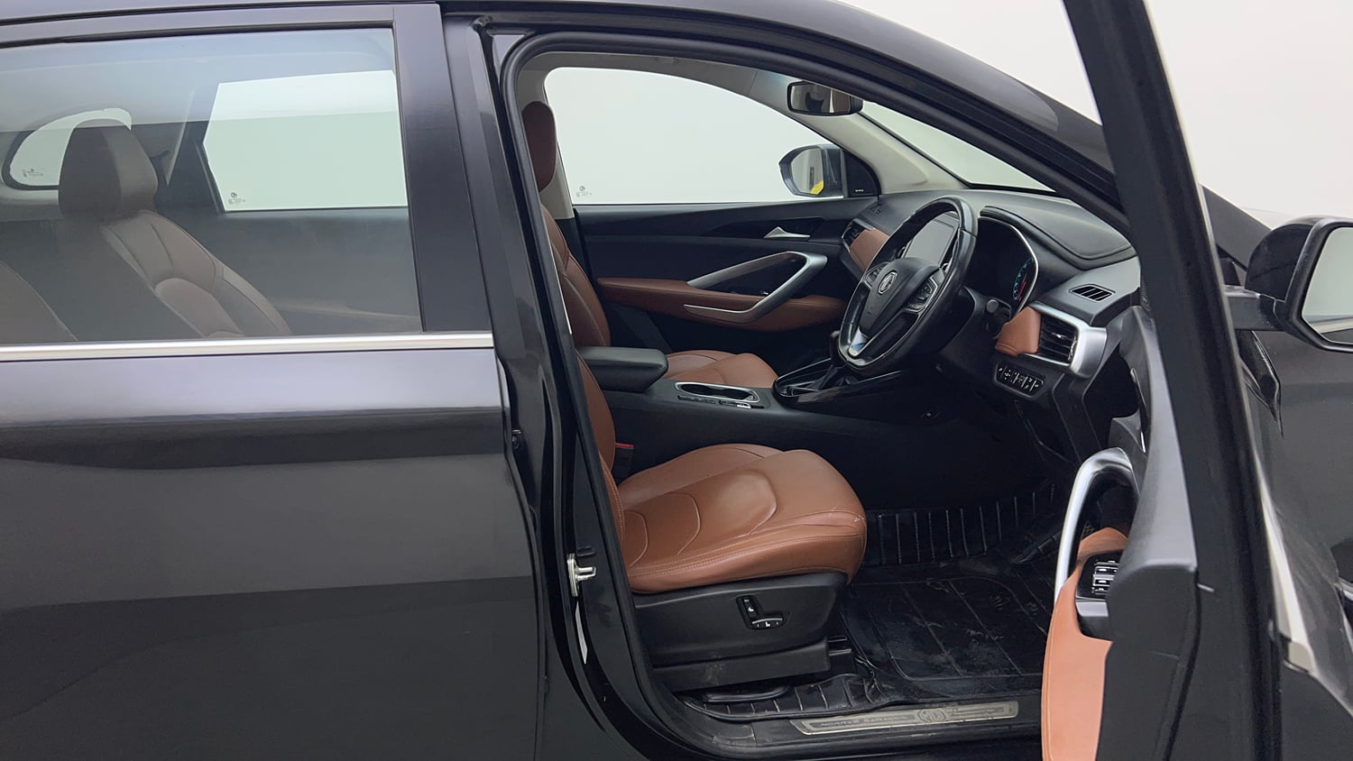 Used 2021 MG Motors Hector Plus Sharp 1.5 Petrol Turbo CVT 6-STR Petrol Automatic interior RIGHT SIDE FRONT DOOR CABIN VIEW