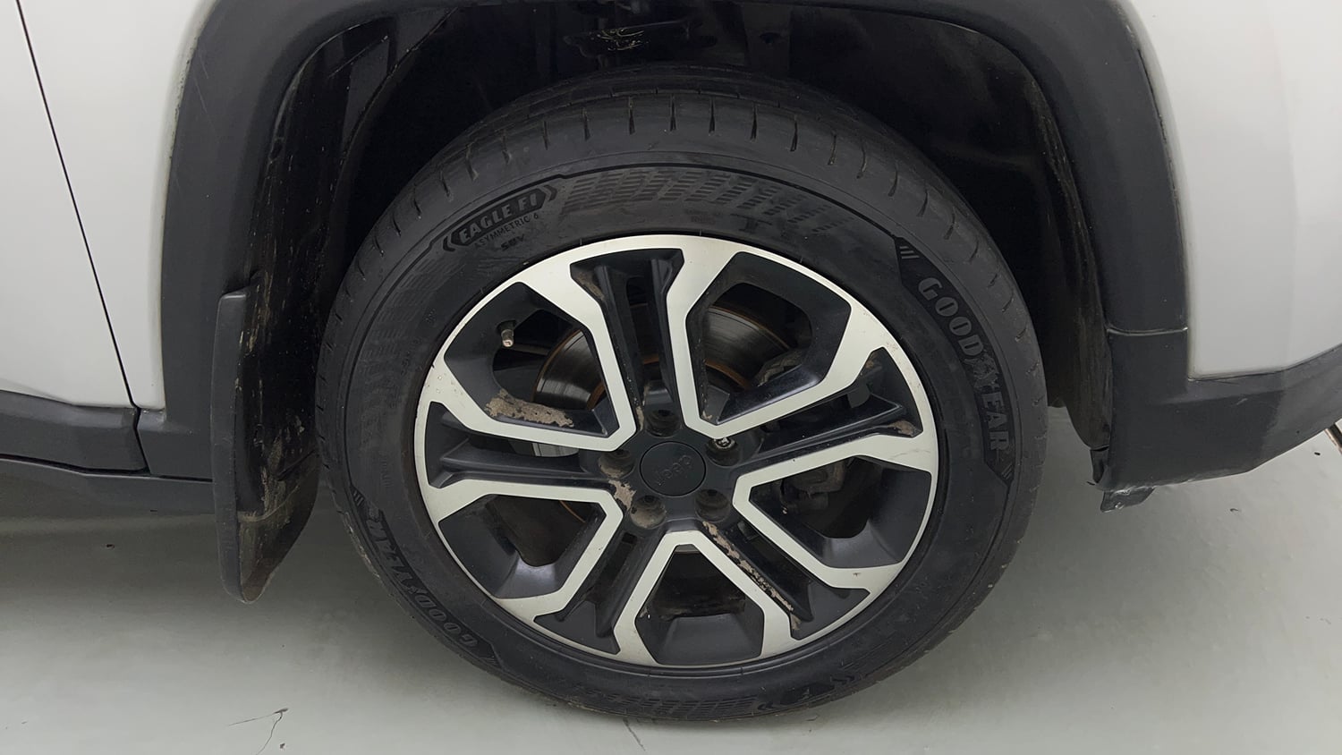Used 2022 Jeep Compass Limited (O) 1.4 Petrol DCT Petrol Automatic tyres RIGHT FRONT TYRE RIM VIEW
