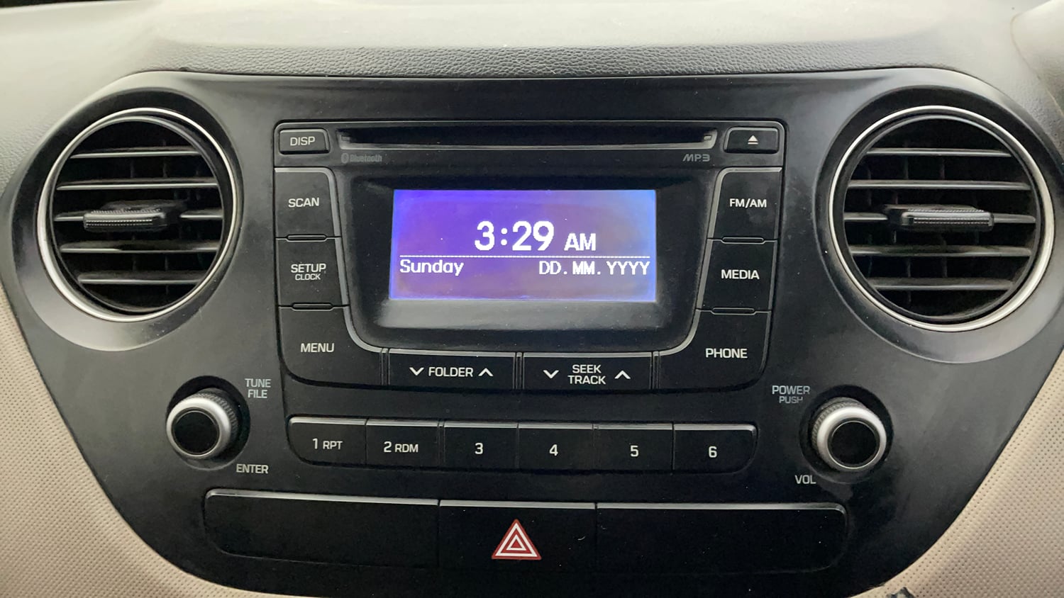 Used 2014 Hyundai Xcent S 1.2 (O) Petrol Manual top_features Integrated (in-dash) music system