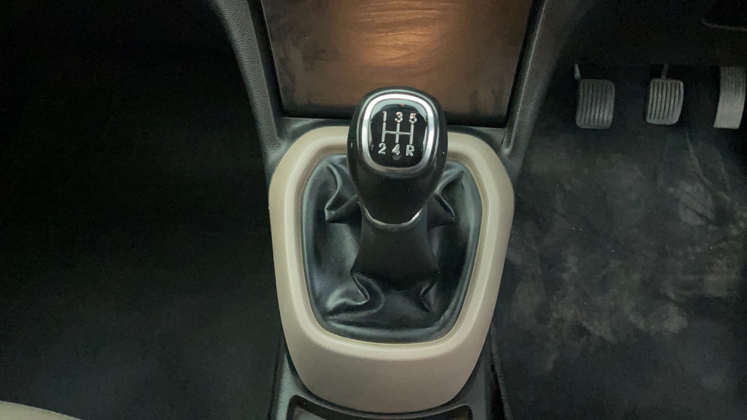 Used 2014 Hyundai Xcent S 1.2 (O) Petrol Manual interior GEAR  KNOB VIEW