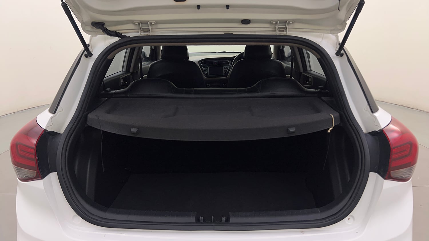 Used 2018 Hyundai Elite i20 Asta 1.2 Petrol Manual interior DICKY INSIDE VIEW