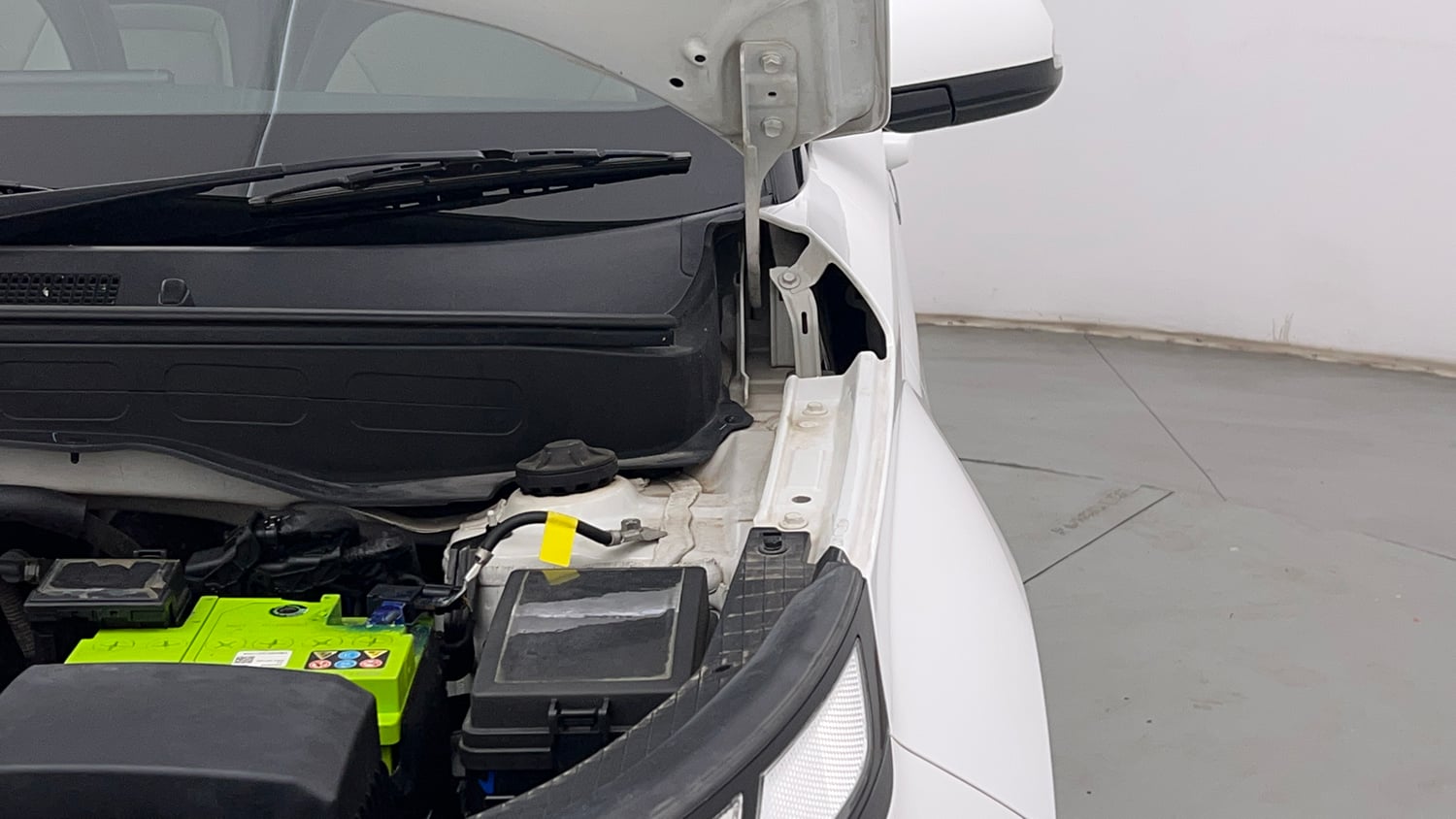 Used 2024 Hyundai Venue SX 1.2 Petrol Petrol Manual engine ENGINE LEFT SIDE HINGE & APRON VIEW