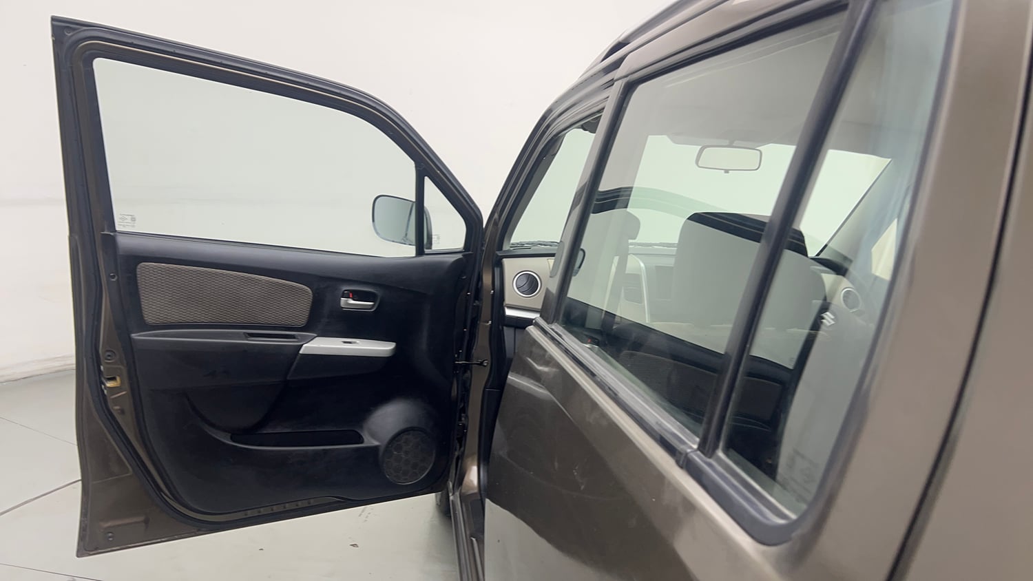 Used 2014 Maruti Suzuki Wagon R LXI CNG Cng Manual interior LEFT FRONT DOOR OPEN VIEW