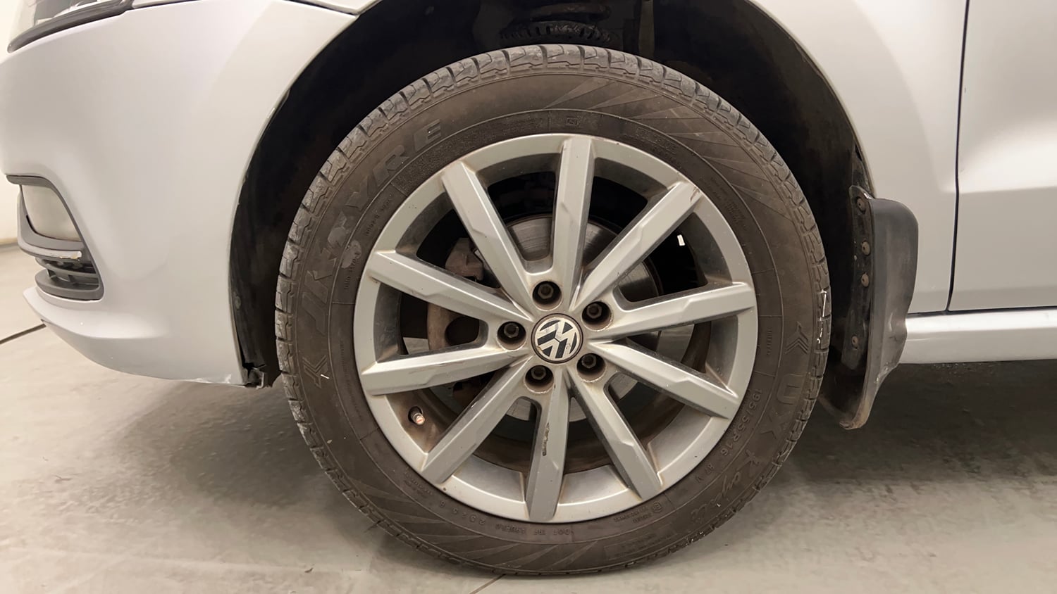 Used 2019 Volkswagen Polo Highline Plus 1.0 (P) 16 Alloy Petrol Manual tyres LEFT FRONT TYRE RIM VIEW