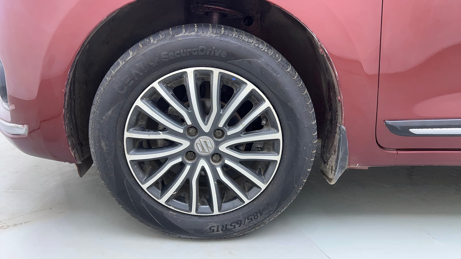 Used 2019 Maruti Suzuki Dzire VXi AMT Petrol Automatic tyres LEFT FRONT TYRE RIM VIEW