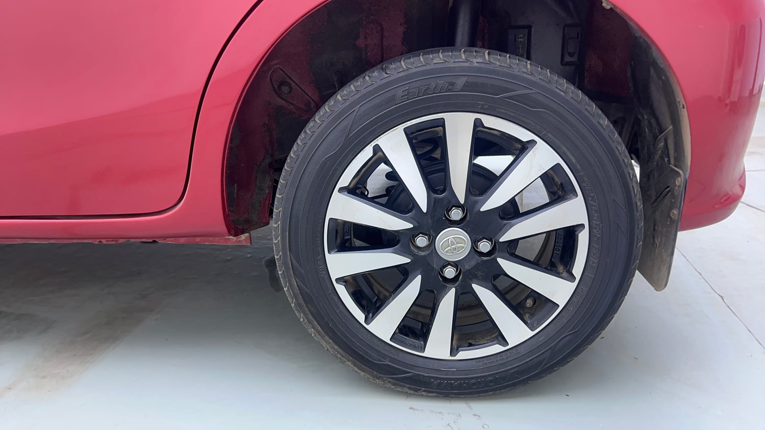 Used 2018 Toyota Etios Liva V Petrol Manual tyres LEFT REAR TYRE RIM VIEW
