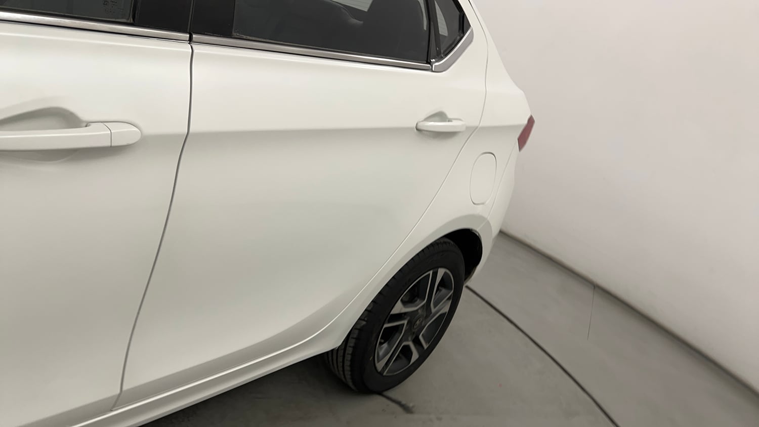 Used 2017 Tata Tigor Revotron XZ Petrol Manual dents MINOR SCRATCH