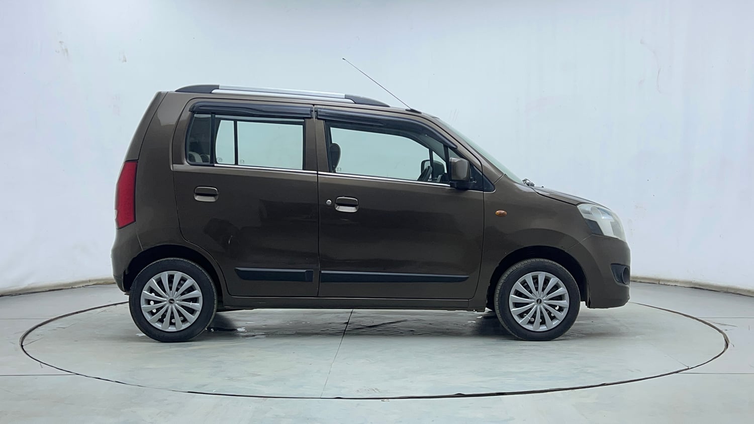 Used 2014 Maruti Suzuki Wagon R VXI Petrol Manual exterior RIGHT SIDE VIEW