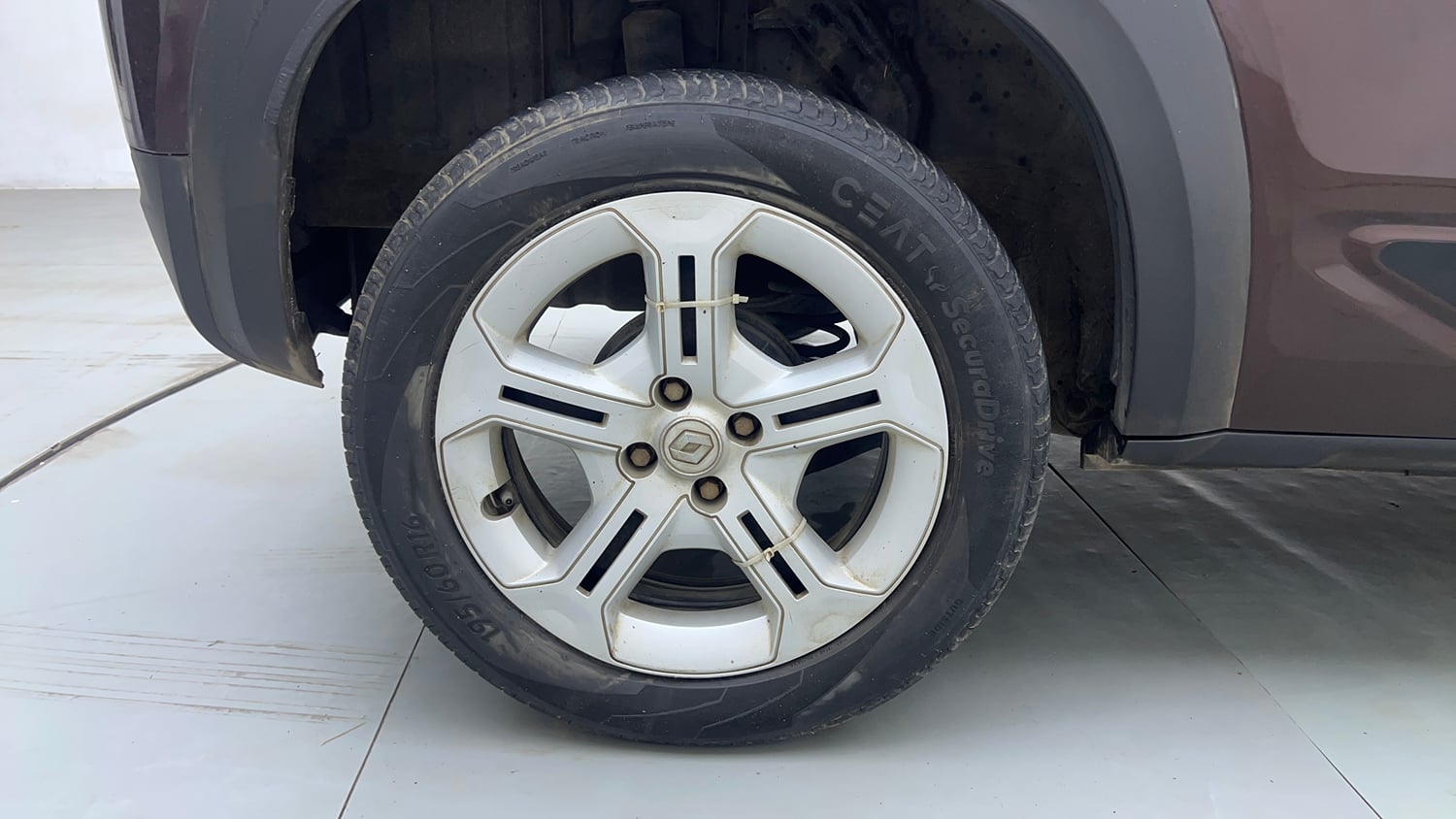 Used 2022 Renault Kiger RXT MT Petrol Manual tyres RIGHT REAR TYRE RIM VIEW