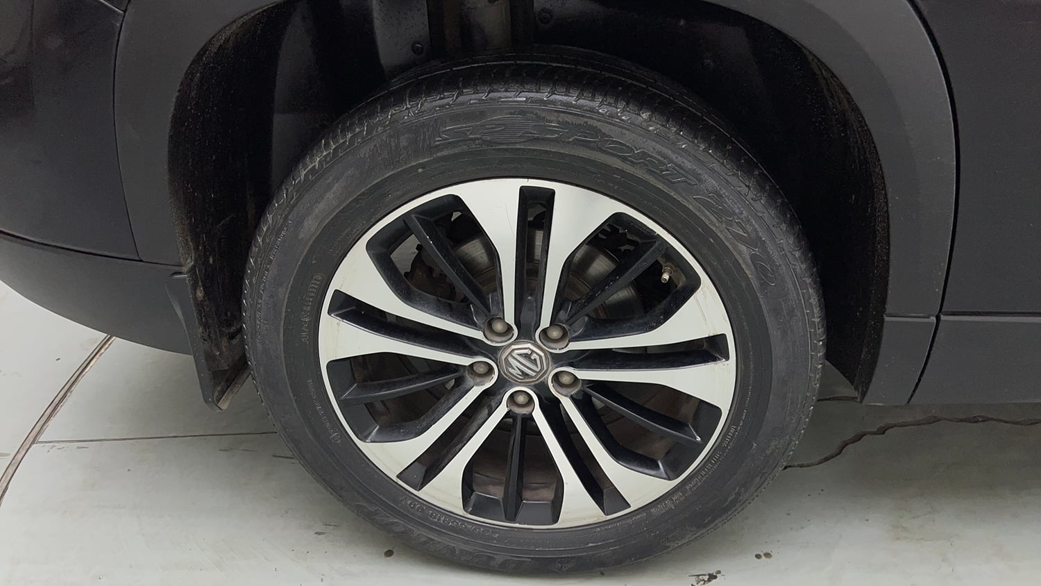 Used 2021 MG Motors Hector Plus Sharp 1.5 Petrol Turbo CVT 6-STR Petrol Automatic tyres RIGHT REAR TYRE RIM VIEW