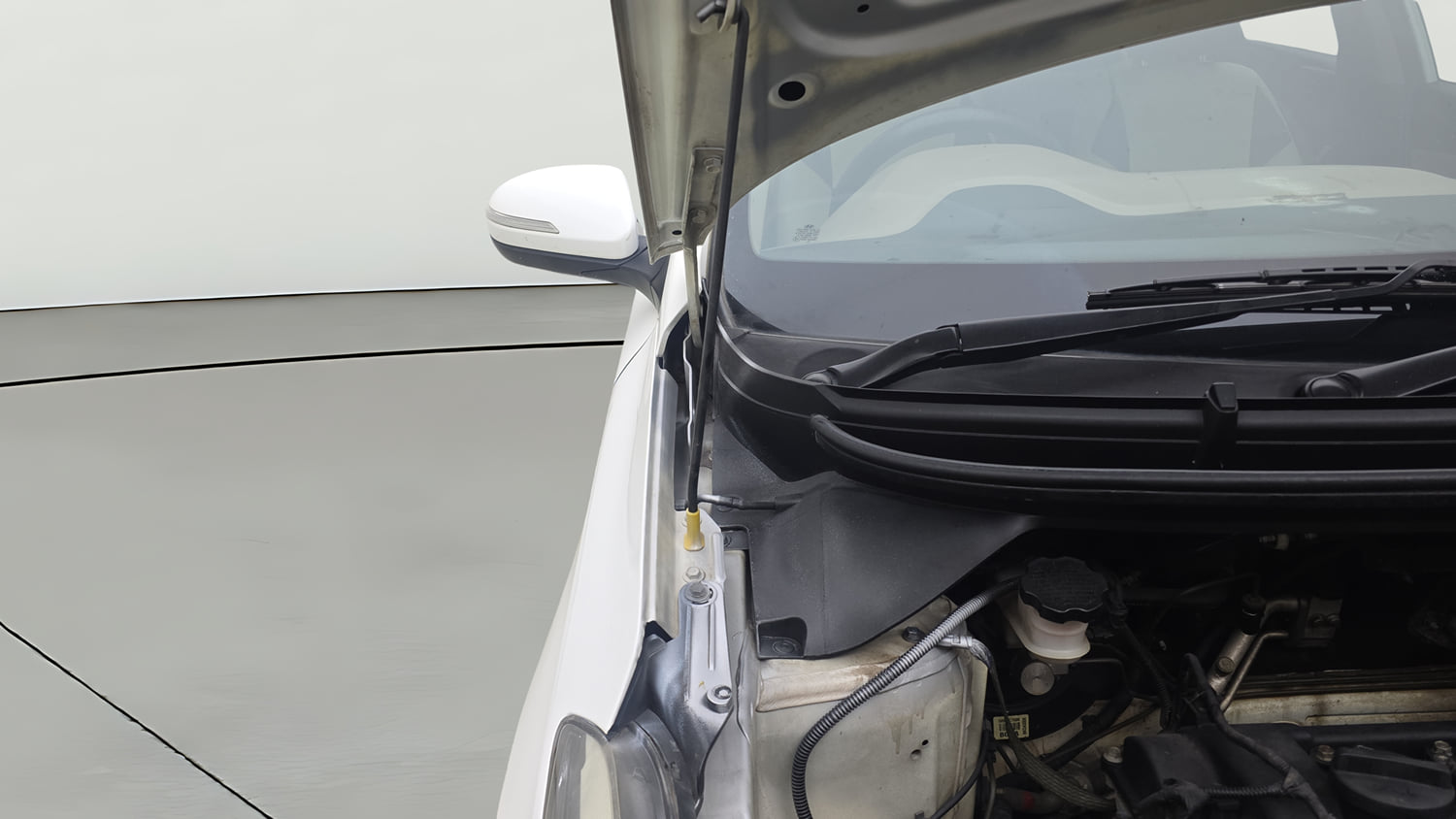 Used 2018 Hyundai Elite i20 Asta 1.2 Petrol Manual engine ENGINE RIGHT SIDE HINGE & APRON VIEW
