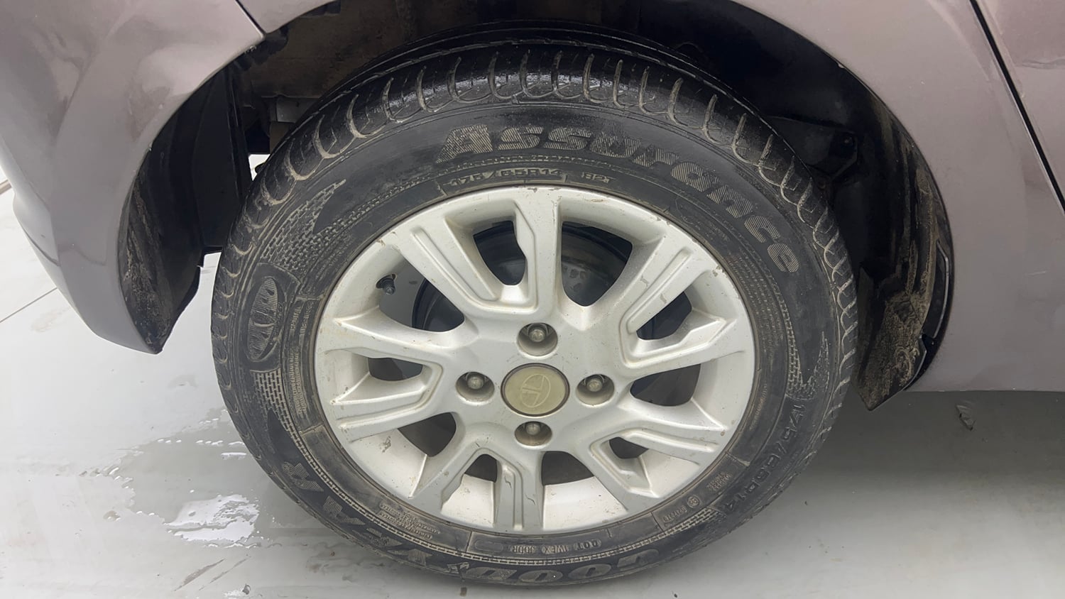 Used 2017 Tata Tiago Revotron XZA Petrol Automatic tyres RIGHT REAR TYRE RIM VIEW