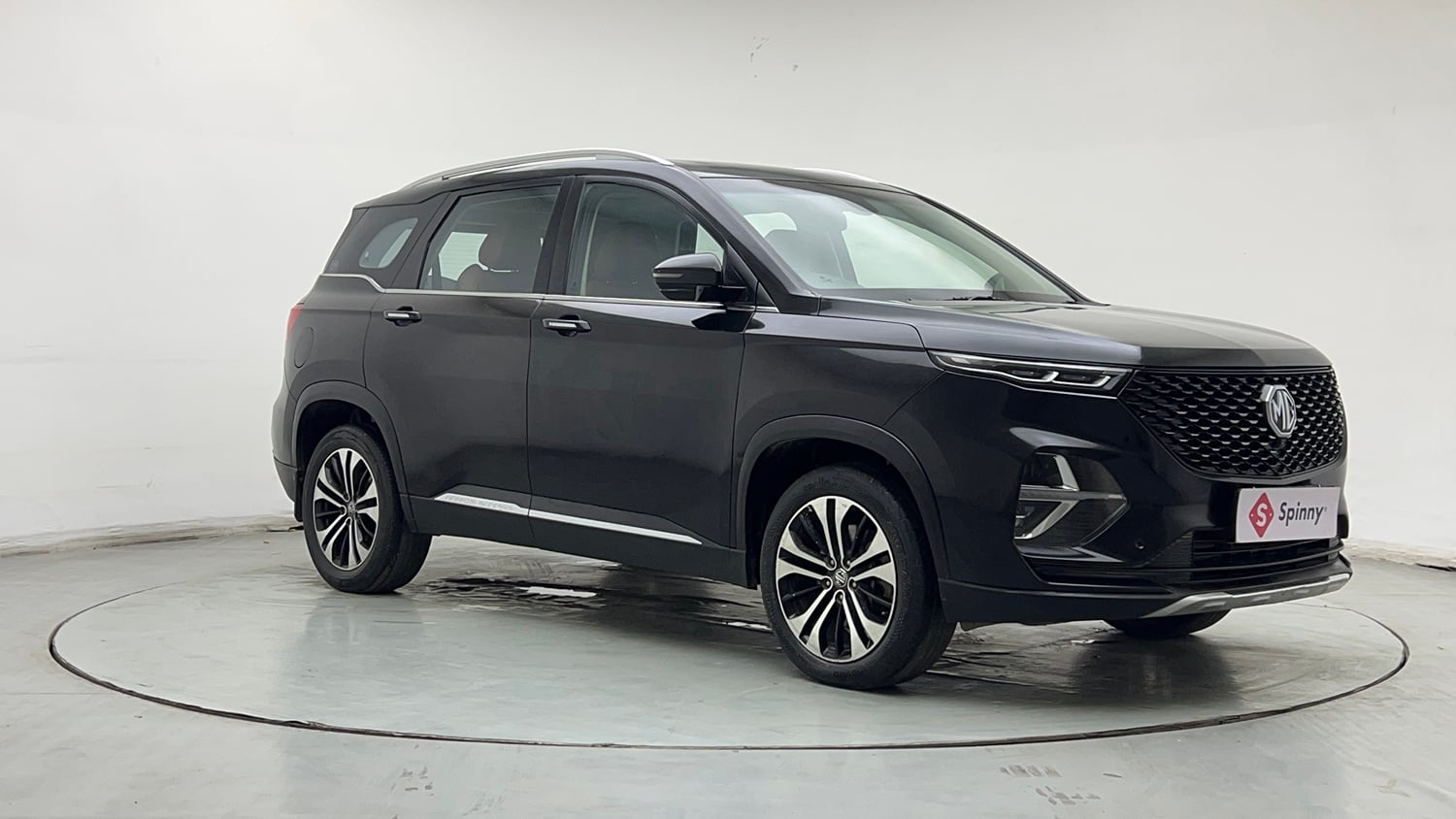 Used 2021 MG Motors Hector Plus Sharp 1.5 Petrol Turbo CVT 6-STR Petrol Automatic exterior RIGHT FRONT CORNER VIEW