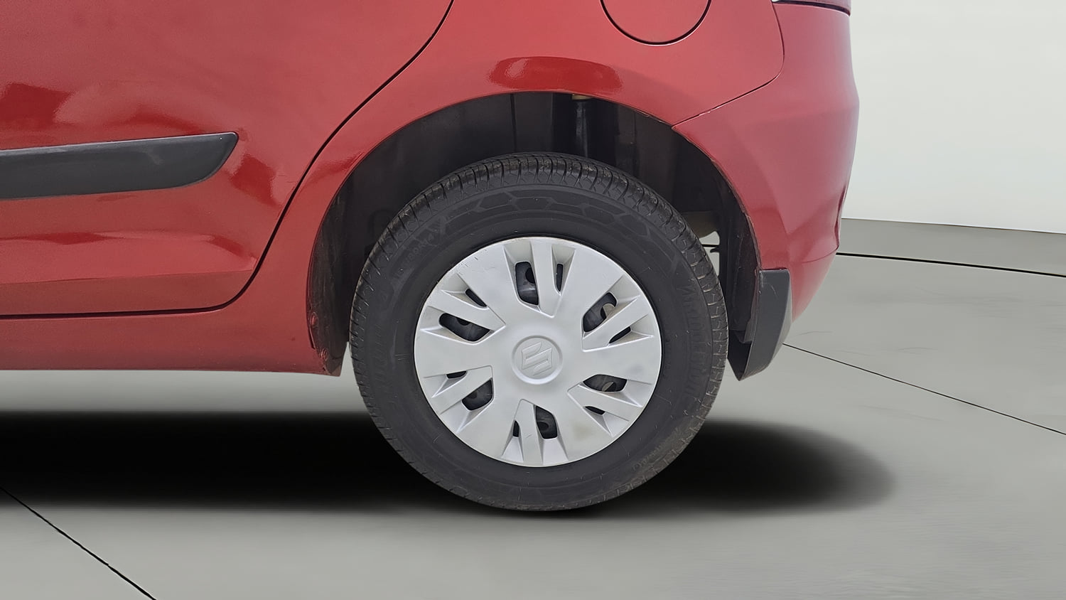 Used 2012 Maruti Suzuki Swift VDi Diesel Manual tyres LEFT REAR TYRE RIM VIEW