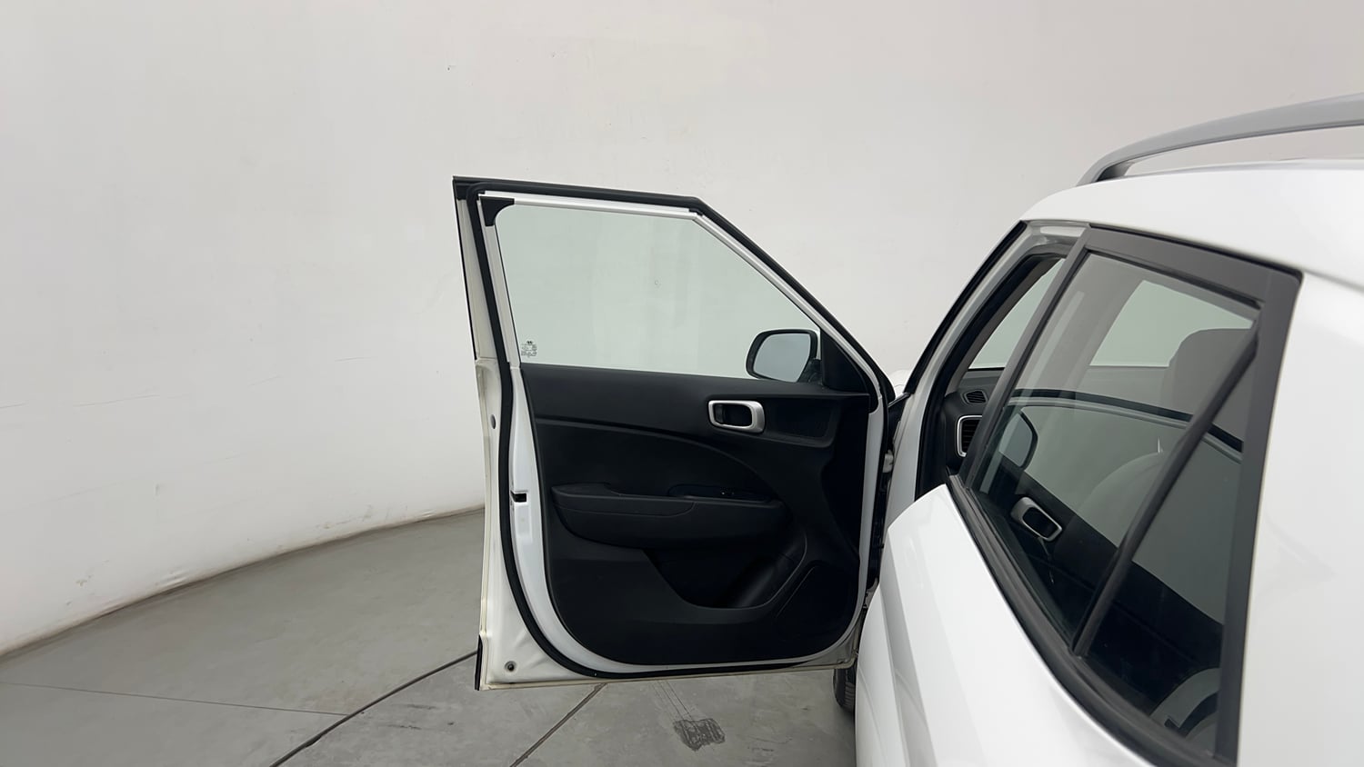 Used 2019 Hyundai Venue SX Plus 1.0 Turbo DCT Petrol Automatic interior LEFT FRONT DOOR OPEN VIEW