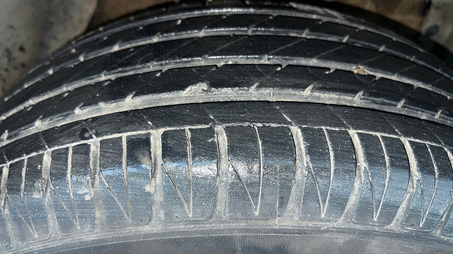 Used 2021 Maruti Suzuki Vitara Brezza ZXi Plus AT SHVS Petrol Automatic tyres RIGHT FRONT TYRE TREAD VIEW