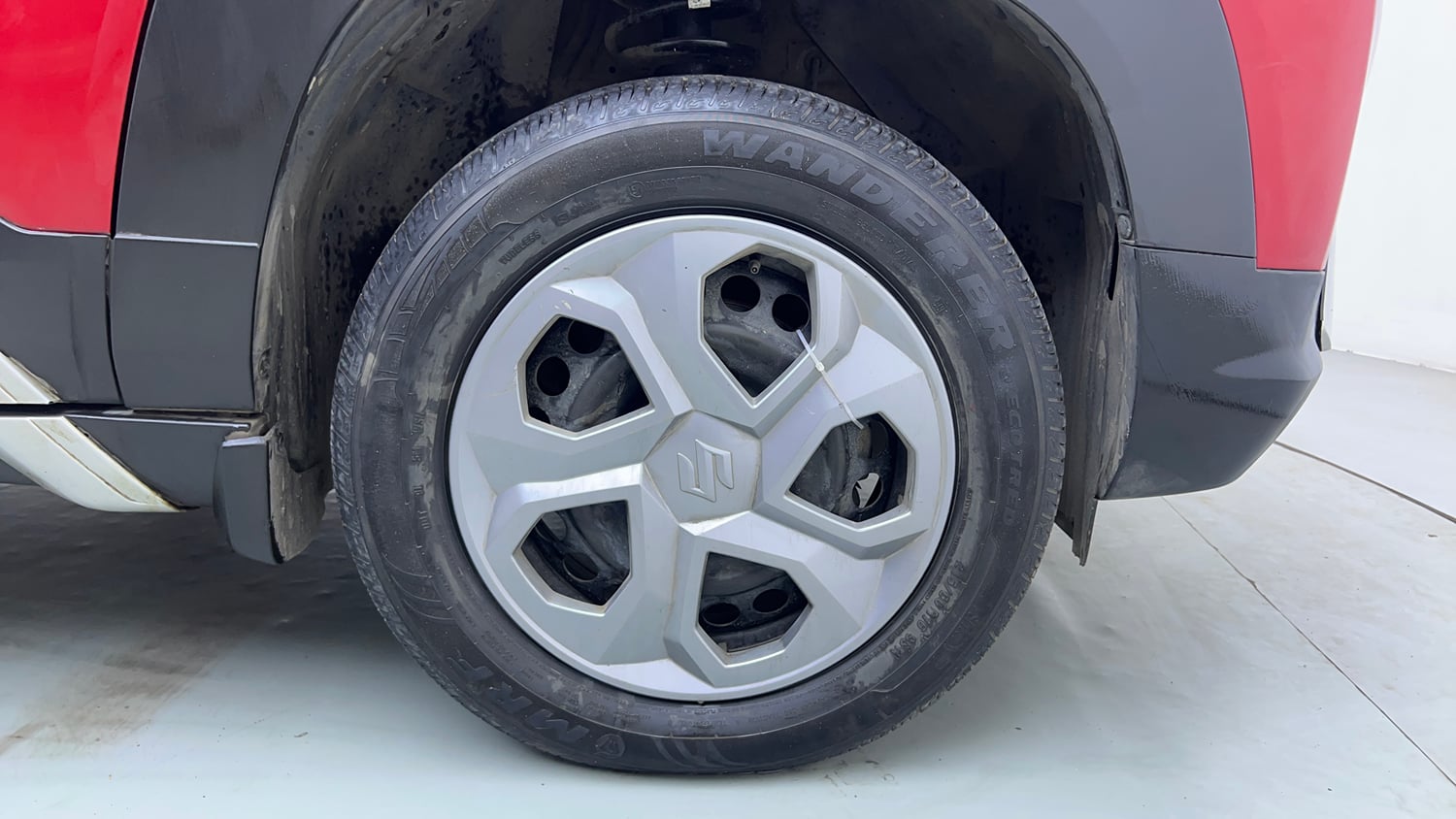Used 2022 Maruti Suzuki Brezza Vxi AT Petrol Automatic tyres RIGHT FRONT TYRE RIM VIEW
