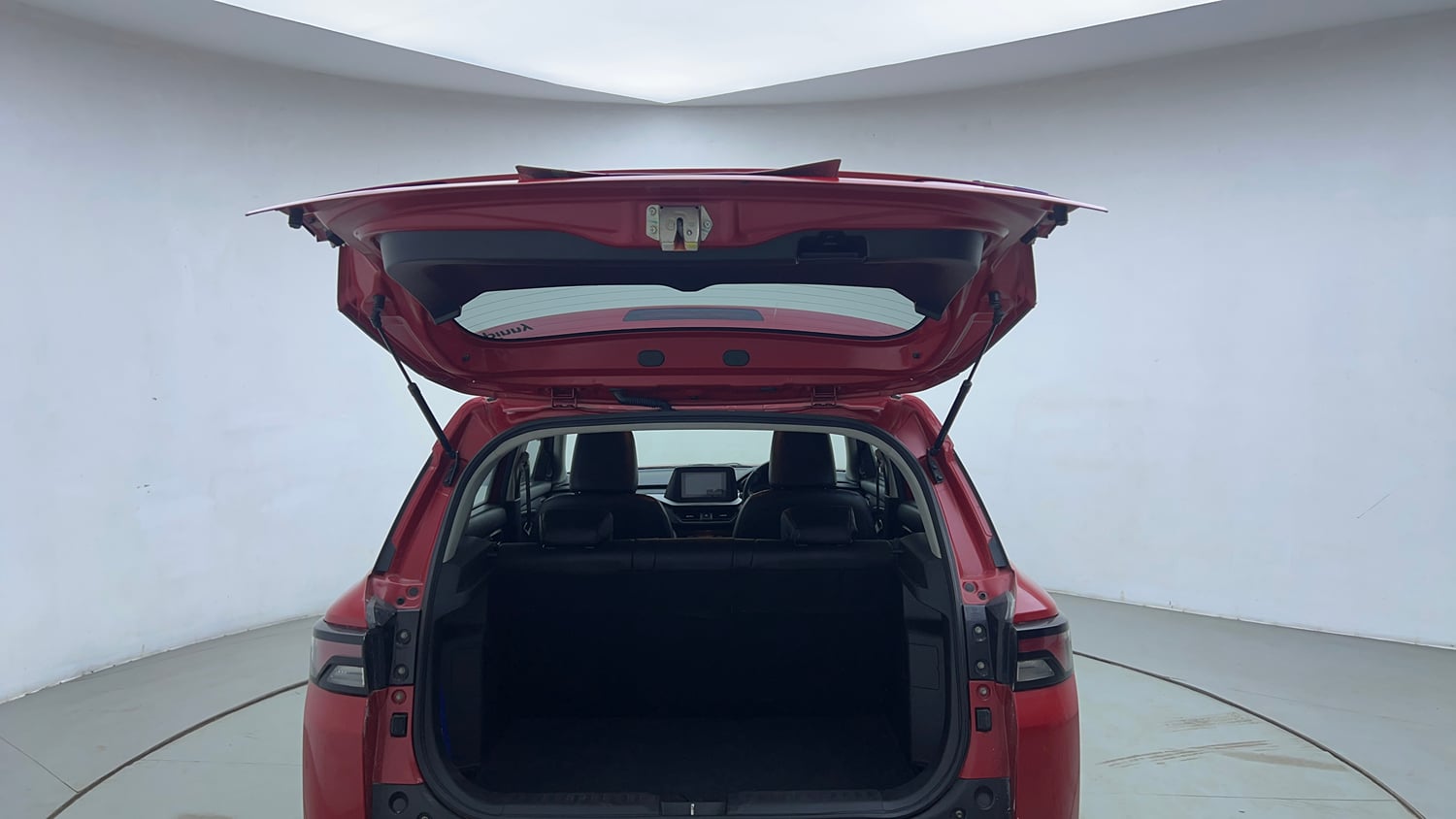 Used 2022 Maruti Suzuki Brezza Vxi AT Petrol Automatic interior DICKY DOOR OPEN VIEW